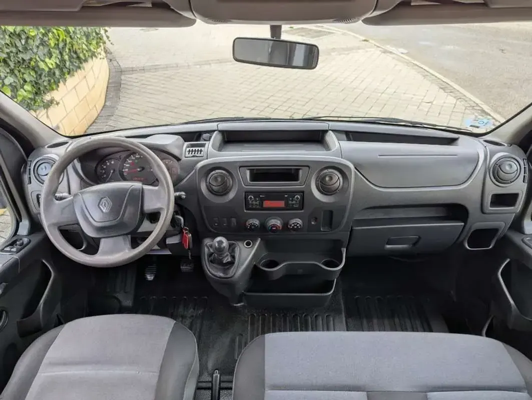 Usado Renault Master 140 CV (102 kW) 2019 Gris Van
