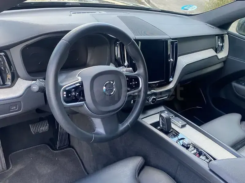 Usado Volvo XC60 Inscription 197 CV (144 kW) 2020 Gris / plata SUV