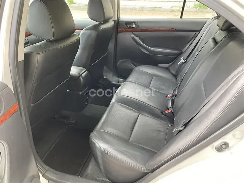 Usado Toyota Avensis Executive 116 CV (85 kW) 2005 Beige Berlina