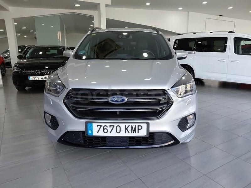 Usado Ford Kuga ST-Line 150 CV (110 kW) 2018 Gris / plata SUV