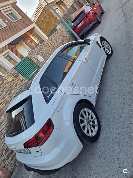 Usado Audi A3 Attraction 105 CV (77 kW) 2013 Blanco Berlina