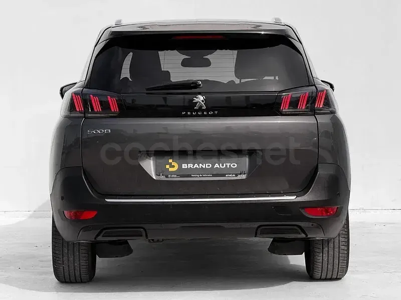 Usado Peugeot 5008 Allure 130 CV (95 kW) 2021 Gris / plata SUV