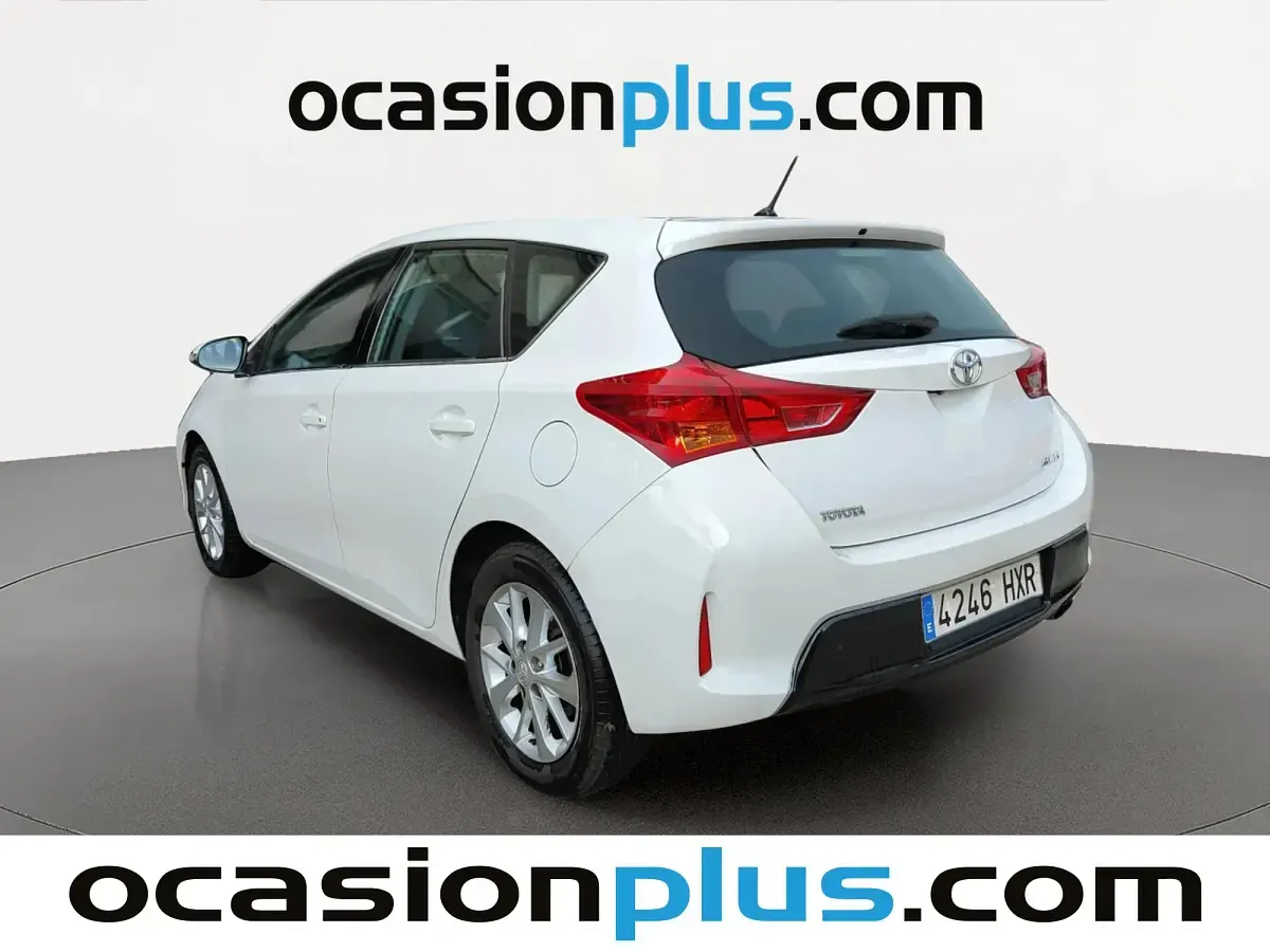 Usado Toyota Auris Active 132 CV (97 kW) 2014 Blanco Utilitario