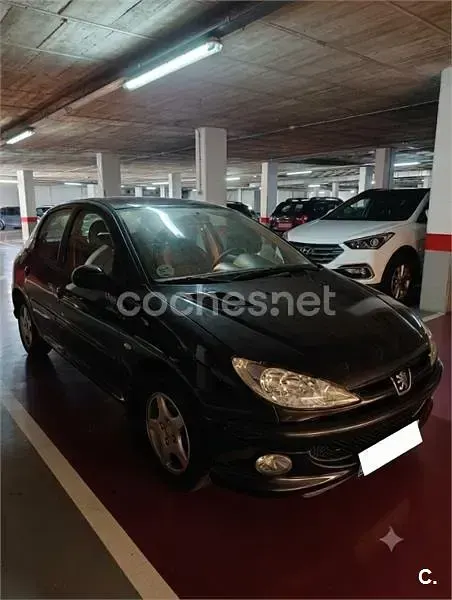 Usado Peugeot 206 75 CV (55 kW) 2006 Negro Berlina