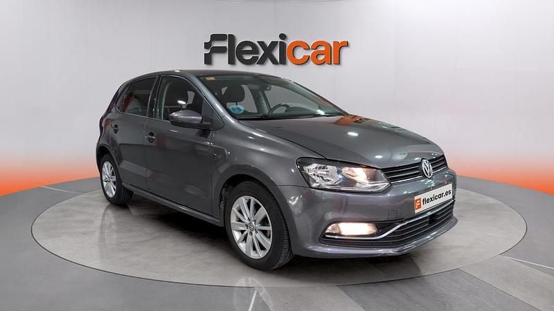 Usado VW Polo 90 CV (66 kW) 2017 Gris Berlina
