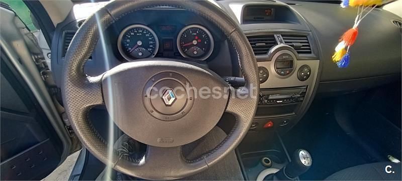 Usado Renault Mégane II Authentique 115 CV (84 kW) 2004 Gris / plata Berlina