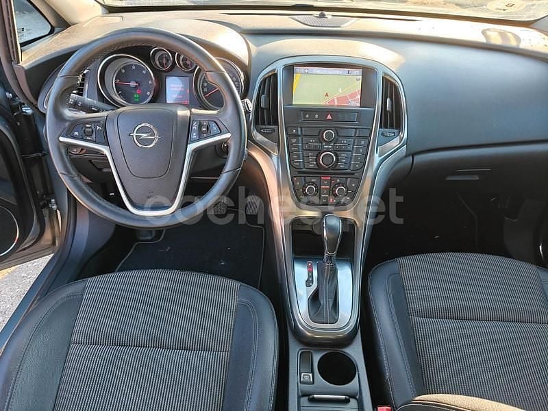 Usado Opel Astra Excellence 165 CV (121 kW) 2012 Gris / plata Berlina