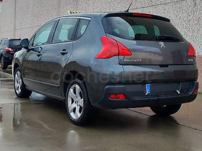 Usado Peugeot 3008 Access 112 CV (82 kW) 2012 Gris / plata Familiar