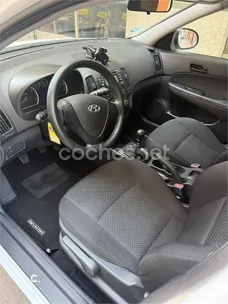 Usado Hyundai i30 Classic 109 CV (80 kW) 2010 Blanco Berlina