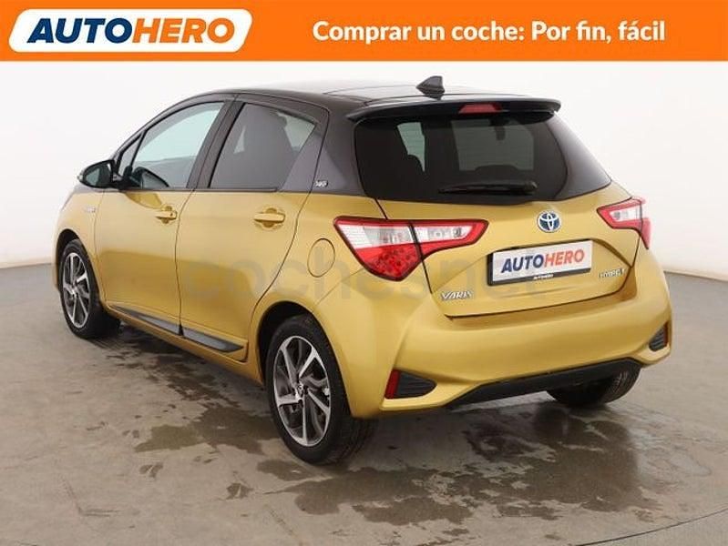 Usado Toyota Yaris Hybrid 101 CV (74 kW) 2019 Amarillo Berlina