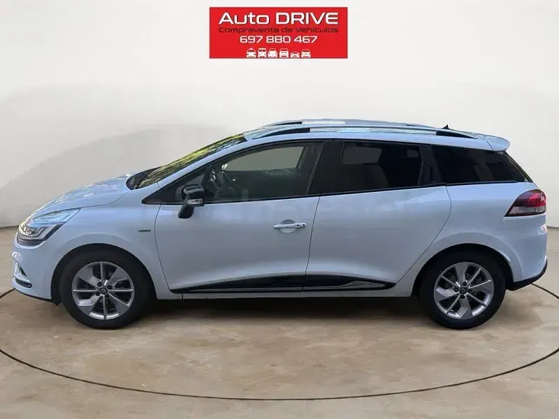 Usado Renault Clio Zen 90 CV (66 kW) 2017 Blanco Familiar