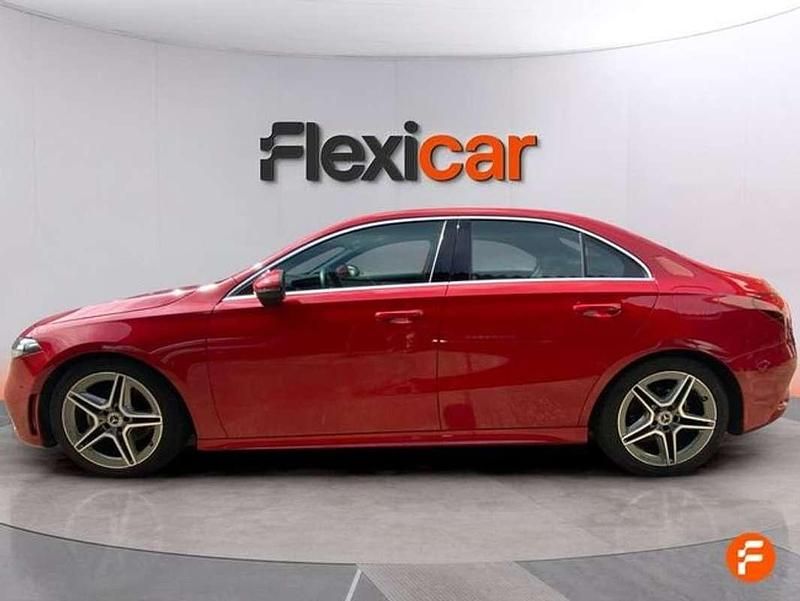 Usado Mercedes A180 109 CV (80 kW) 2019 Rojo Utilitario