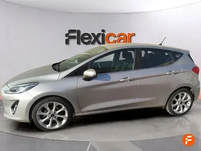Usado Ford Fiesta Titanium 85 CV (62 kW) 2017 Gris Utilitario