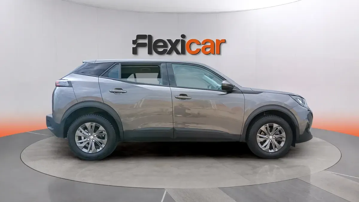 Usado Peugeot 2008 Active 110 CV (80 kW) 2021 Gris SUV