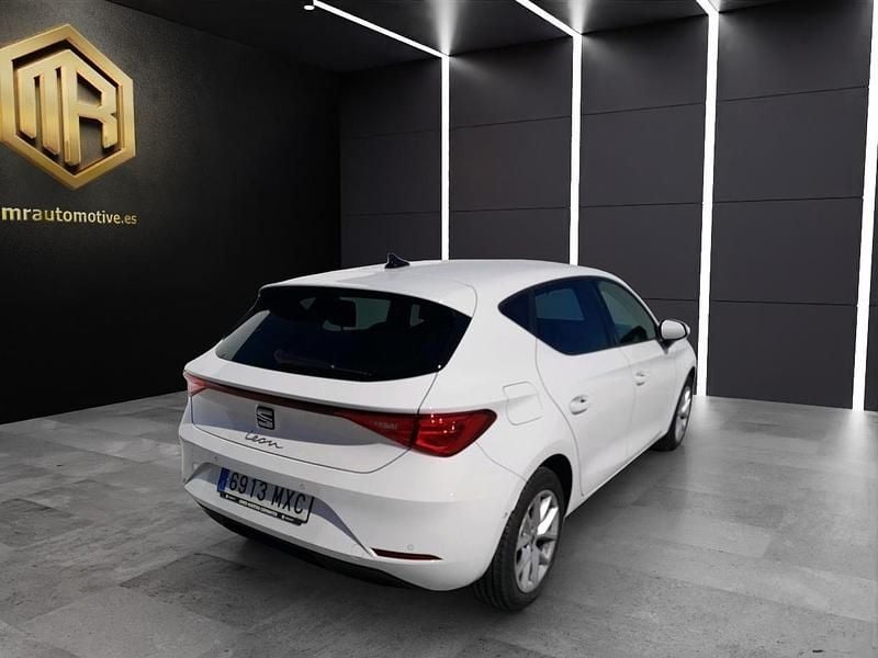Usado Seat Leon Style 115 CV (84 kW) 2024 Blanco