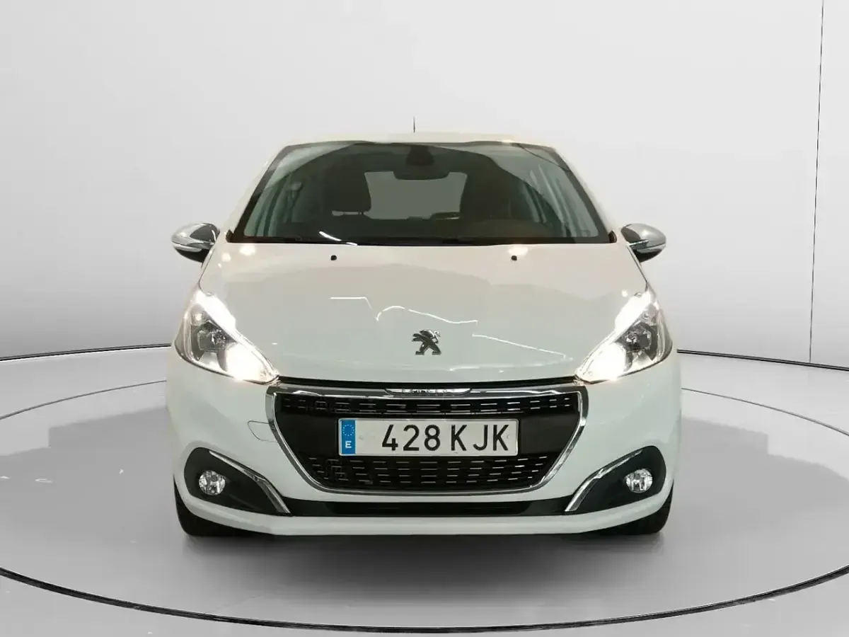 Usado Peugeot 208 Allure 110 CV (80 kW) 2018 Blanco Utilitario