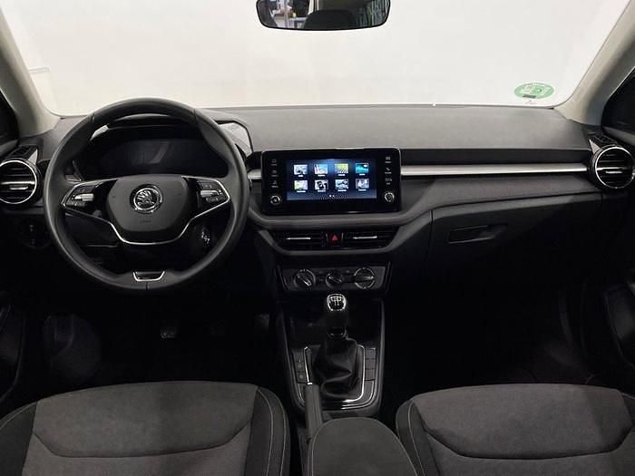 Usado Skoda Fabia Selection 95 CV (69 kW) 2024 Gris plata Utilitario