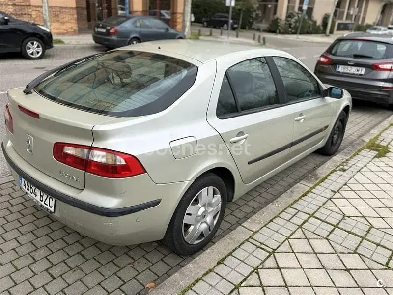 Usado Renault Laguna II Dynamique 120 CV (88 kW) 2002 Beige Berlina