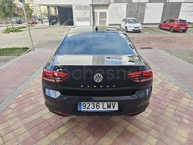 Usado VW Passat Executive 120 CV (88 kW) 2020 Negro Berlina
