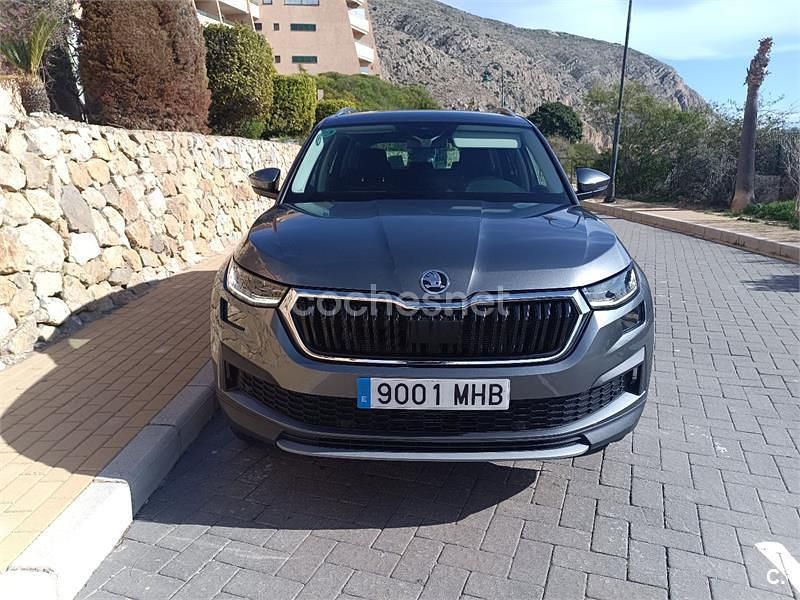 Usado Skoda Kodiaq Ambition 150 CV (110 kW) 2023 Gris / plata SUV