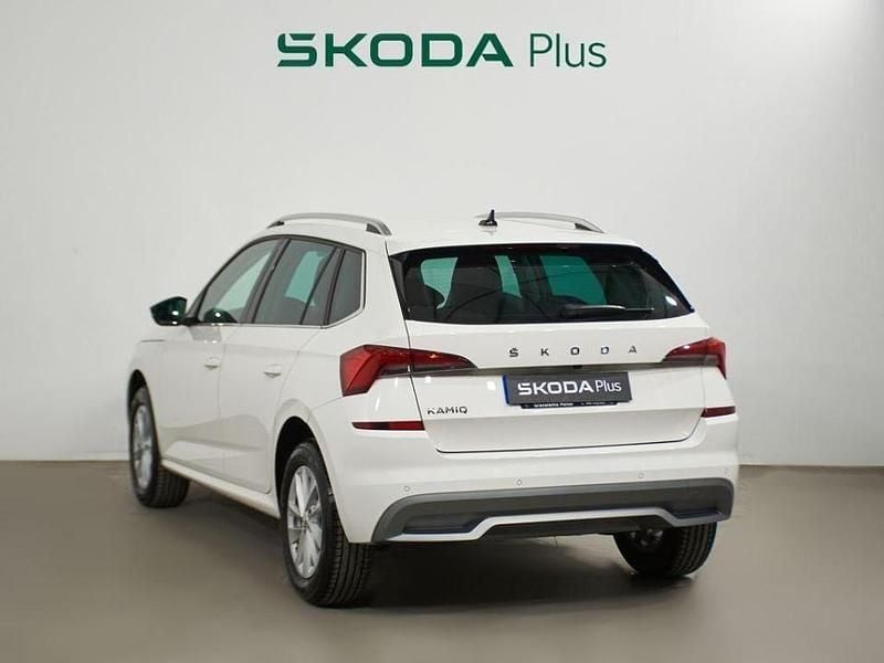 Usado Skoda Kamiq Ambition 110 CV (80 kW) 2021 Blanco SUV