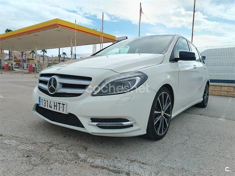 Usado Mercedes B180 109 CV (80 kW) 2013 Blanco Monovolumen