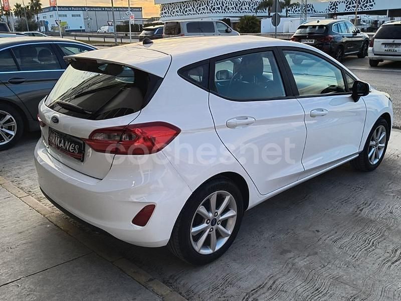 Usado Ford Fiesta Trend 85 CV (62 kW) 2018 Blanco Utilitario