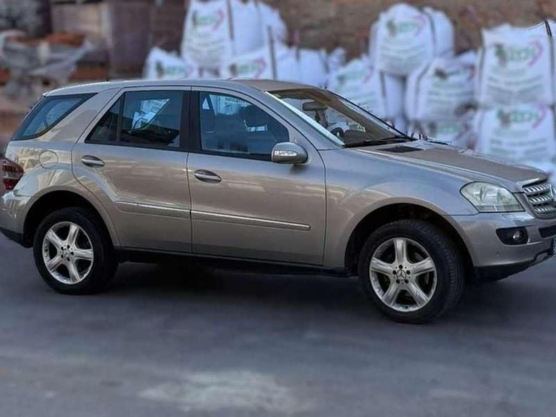 Usado Mercedes ML350 272 CV (200 kW) 2007 Gris SUV