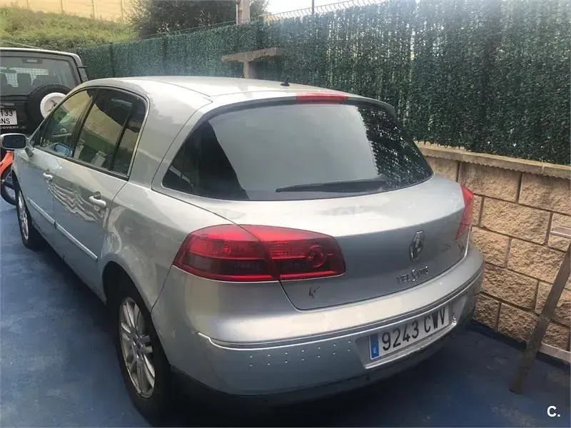 Usado Renault Vel Satis Privilege 180 CV (132 kW) 2004 Gris / plata Utilitario