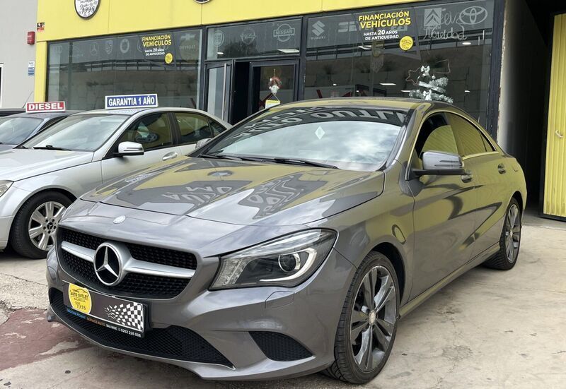 Gris Usado 2013 Mercedes CLA220 Executive Berlina | 17.400 € (Un poco caro) - Imagen 1/4