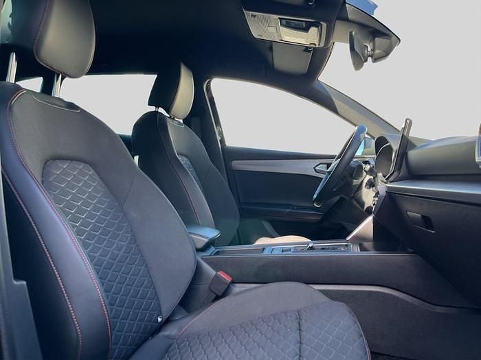 Usado Seat Leon FR 110 CV (80 kW) 2022 Negro