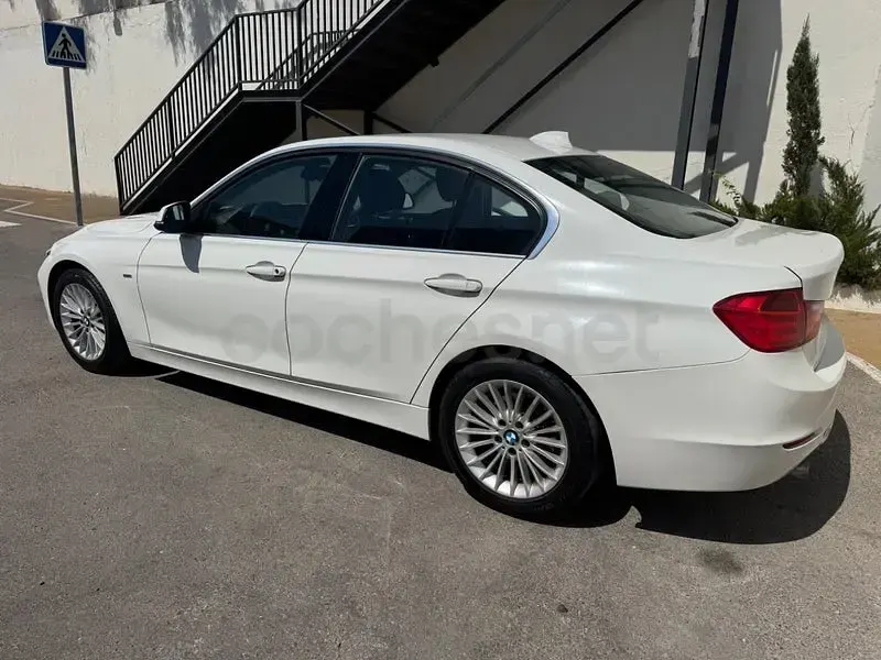 Usado BMW 318 Luxury Line 143 CV (105 kW) 2012 Blanco Berlina