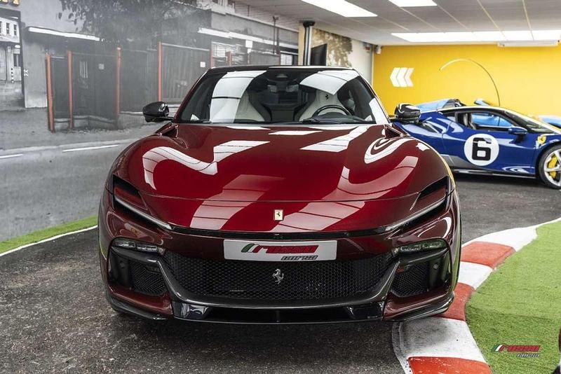 Usado Ferrari Purosangue 725 CV (533 kW) 2025 Rojo SUV