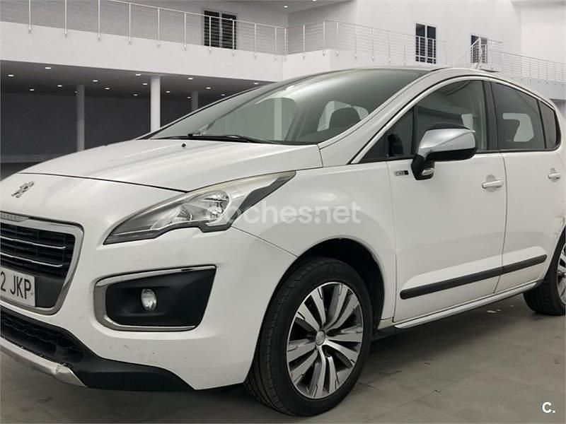 Usado Peugeot 3008 Style 130 CV (95 kW) 2015 Blanco Familiar