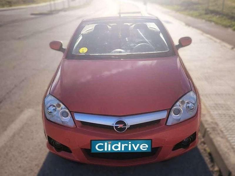 Usado Opel Tigra 70 CV (51 kW) 2005 Rojo Descapotable