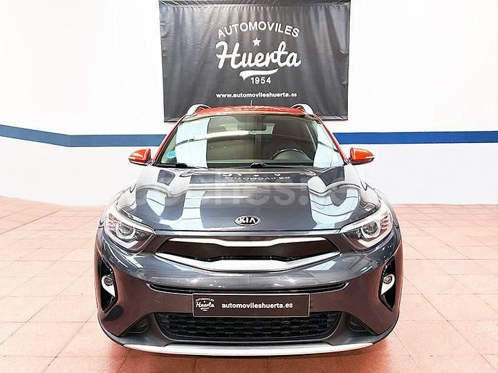 Usado Kia Stonic 120 CV (88 kW) 2018 Gris / plata SUV