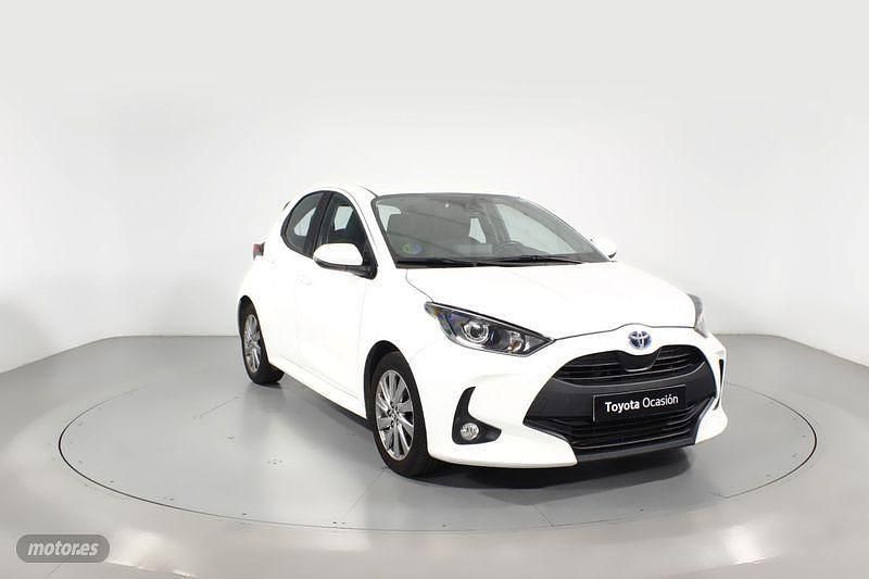 Blanco Usado 2023 Toyota Yaris Hybrid Active Berlina | 19.200 € (Precio justo) - Imagen 1/4