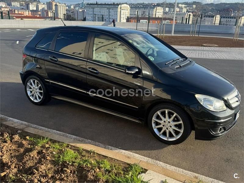 Usado Mercedes B200 140 CV (102 kW) 2007 Negro Monovolumen