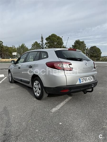 Usado Renault Mégane GrandTour Business 90 CV (66 kW) 2011 Gris / plata Familiar