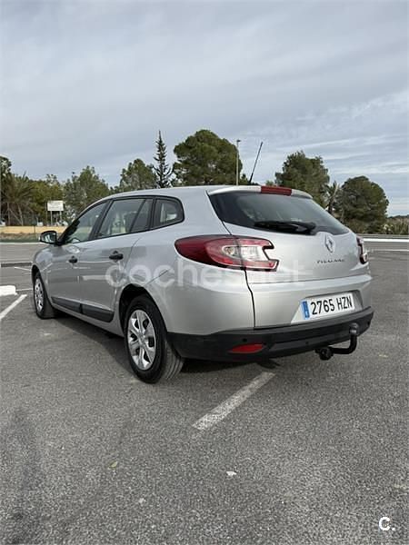 Usado Renault Mégane GrandTour Business 90 CV (66 kW) 2011 Gris / plata Familiar