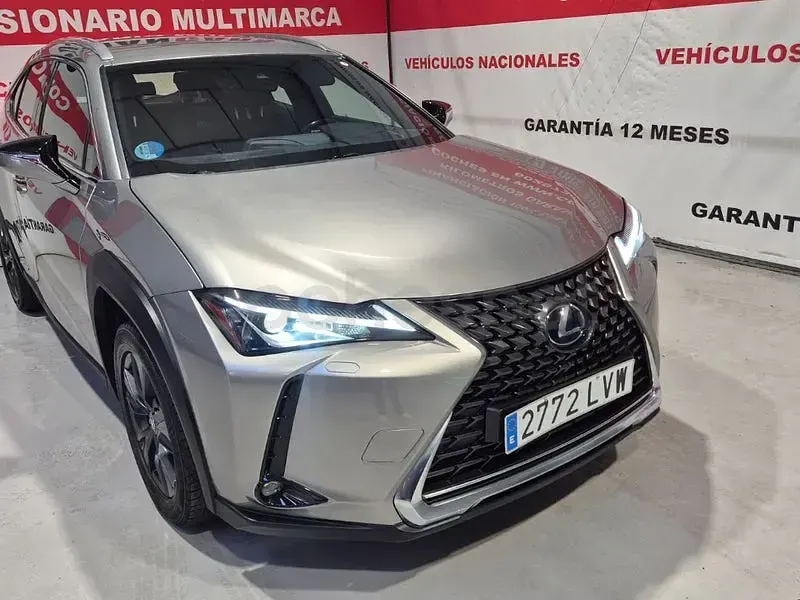 Usado Lexus UX Business Edition 184 CV (135 kW) 2022 Gris / plata SUV