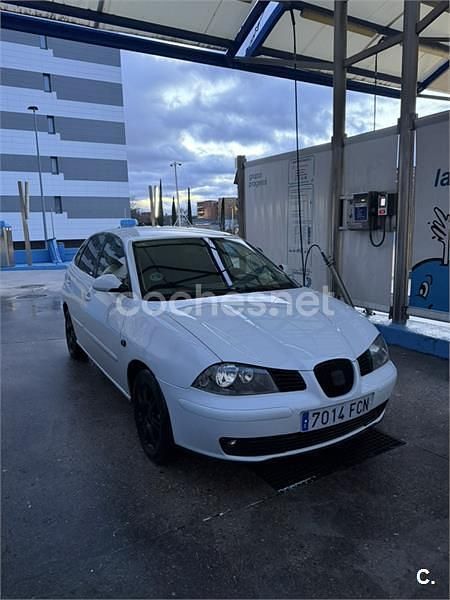 Usado Seat Ibiza 100 CV (73 kW) 2006 Blanco Berlina