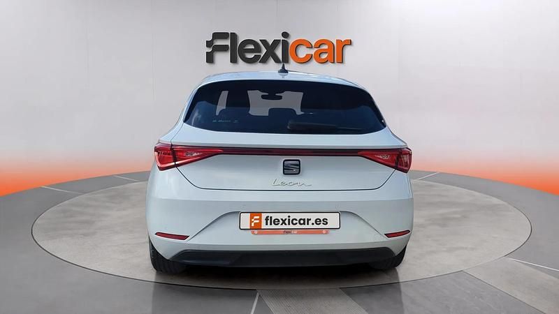 Begagnad Seat Leon Reference 140 HK (102 kW) 2021 Vit Kombi