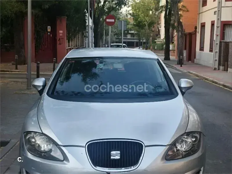 Usado Seat Leon 85 CV (62 kW) 2011 Gris / plata Utilitario