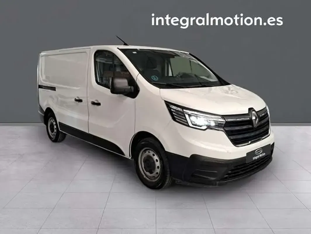 Usado Renault Trafic 131 CV (96 kW) 2023 Blanco Monovolumen