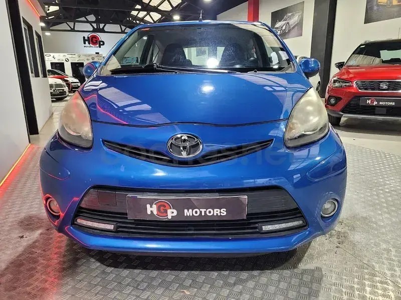 Usado Toyota Aygo City 68 CV (50 kW) 2012 Azul Utilitario