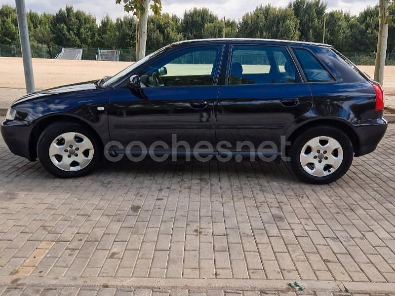 Usado Audi A3 Ambition 102 CV (75 kW) 2003 Azul Utilitario