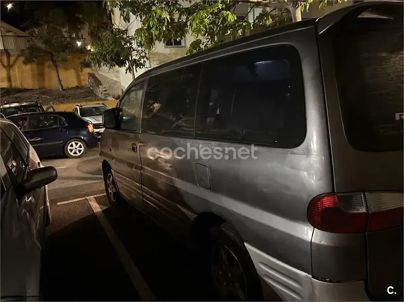 Usado Hyundai H-1 100 CV (73 kW) 2001 Gris / plata Monovolumen