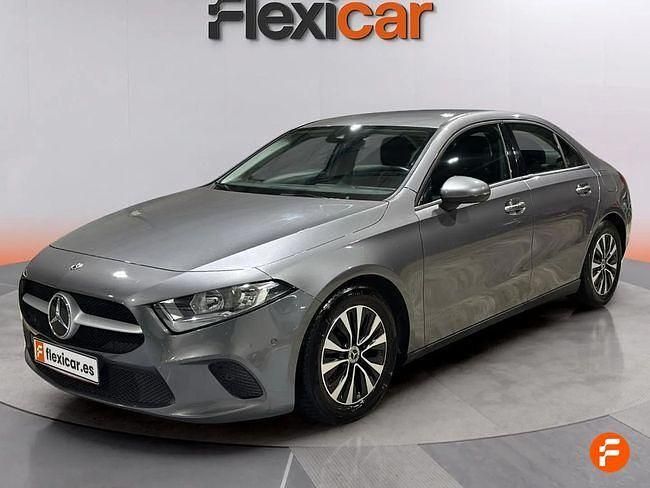 Usado Mercedes A180 116 CV (85 kW) 2020 Gris Berlina