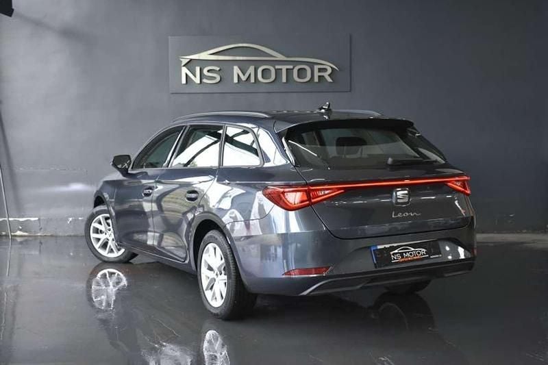 Usado Seat Leon ST Reference 116 CV (85 kW) 2022 Gris Familiar